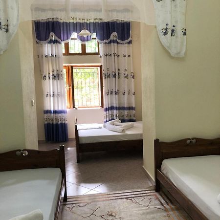 Stone Pazar Guest House Gjirokastër Buitenkant foto