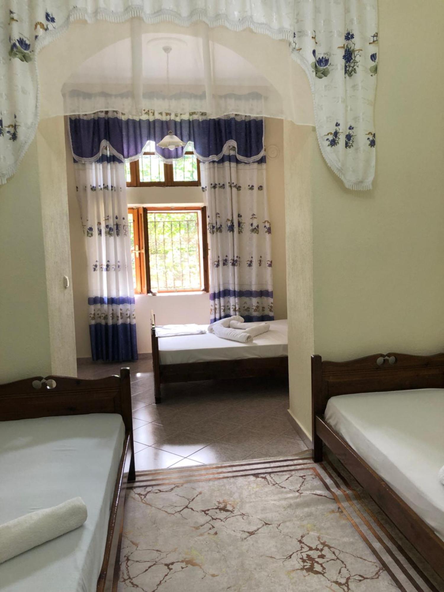Stone Pazar Guest House Gjirokastër Buitenkant foto